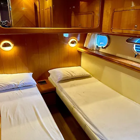 Bateau - Nuit Au Vieux Port Botel